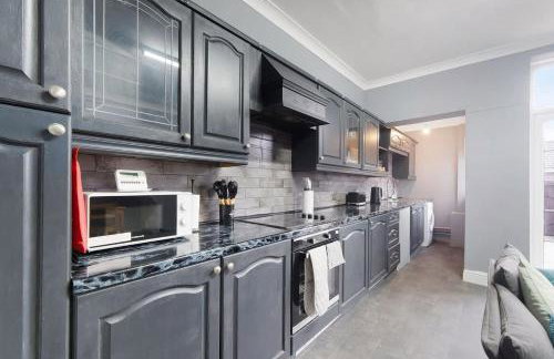 Stylish 4BR Retreat Near Town Centre - Foto 6