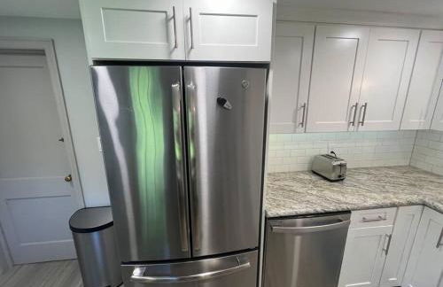 5-star Renovated 3BR Home & Backyard Deck near SU & Hospitals - Foto 37