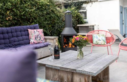 Stylish 2 bed pet-friendly coastal retreat - Foto 16