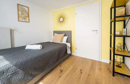 ImmoStay G#1 Ferienhaus - Parken & WiFi, 2 Balkone und 2 Bäder,4K - Foto 47