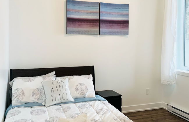 Luxurious and Peaceful Townhouse - Photo 3