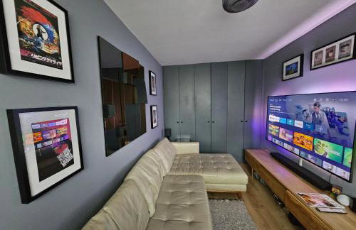 Chic Marlow Escape - Courtyard, River and Fun! Near Windsor and Henley - Photo 8