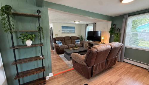 Oakland Beach Cottage - Sleeps up to 4 - Photo 3