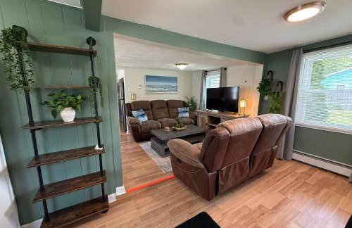 Oakland Beach Cottage - Sleeps up to 4 - Photo 3