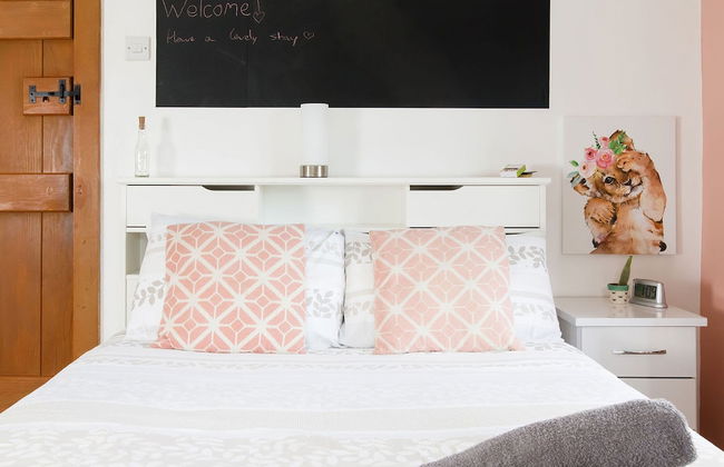 Tranquil Luxe in Country Cottage - Photo 17