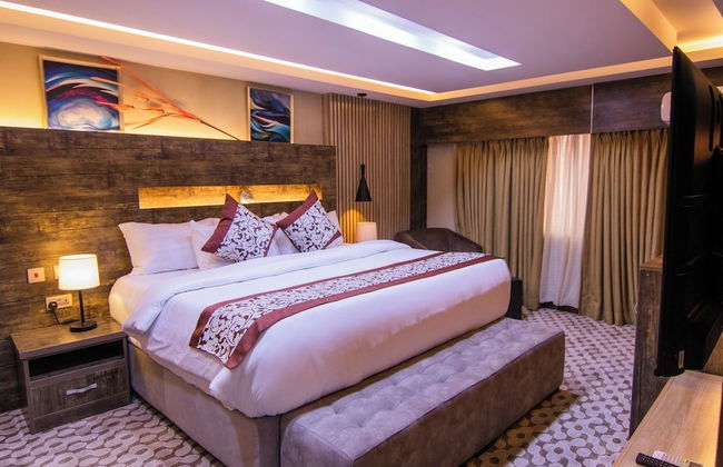 Heroes Luxury Apartments and Suites - Foto 3