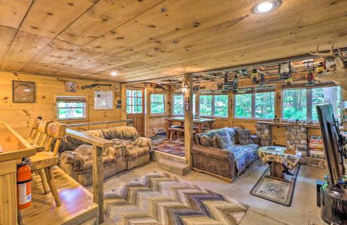 Secluded and Quiet Pocono Mountain Cabin with Hot Tub! - Foto 8