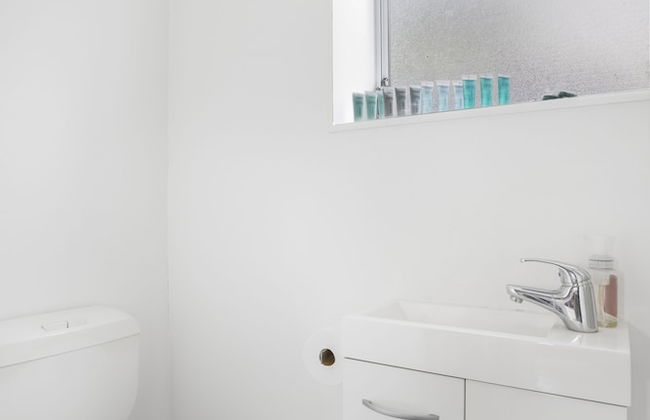 Bright 3-Bedroom Unit - WiFi & Parking - Photo 23