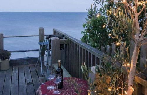 Lyme Clifftop Hideaway - Photo 6