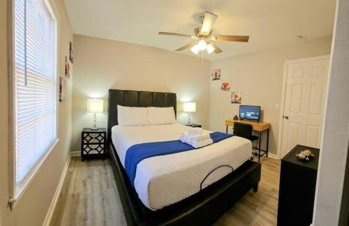 Chic Oasis: 3BR, 2BA, Private Deck - Foto 15