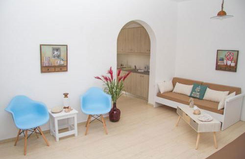 white house by the sea - Photo 43