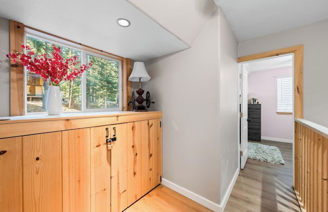 Sweet Pine Deck + Hot Tub, Cozy Modern Interior Close to Ski Resort! - Foto 62