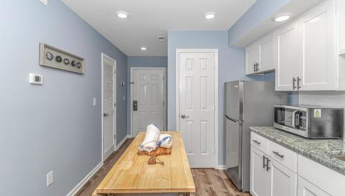 Fully Renovated First Floor Condo! Cypress Bay J-2 - Foto 4