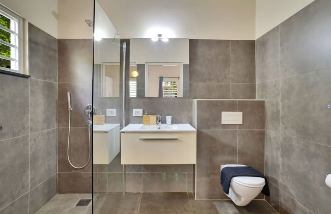 All Seasons Apartments - Photo 13