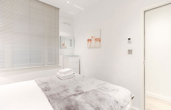 Trafalgar Square by Excel Apartments - Photo 4