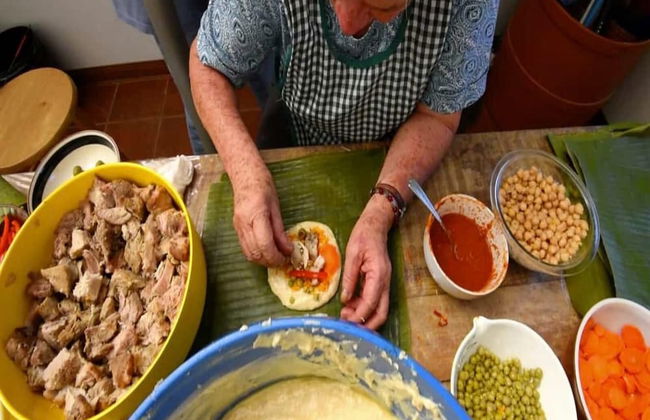 Impressively designed and decorated 3rd-floor space overlooking pool in Coco - Photo 35