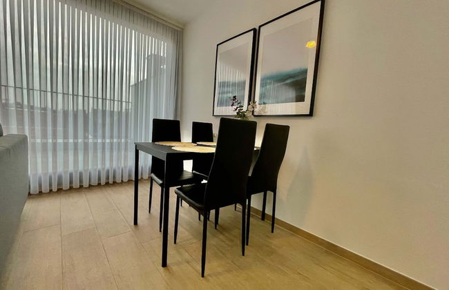 Modern 1BR Near Diamond District by Oneluxstay - Foto 14