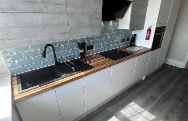 Stunning 2 Bedroom Sea View Apartment With Parking - Foto 25