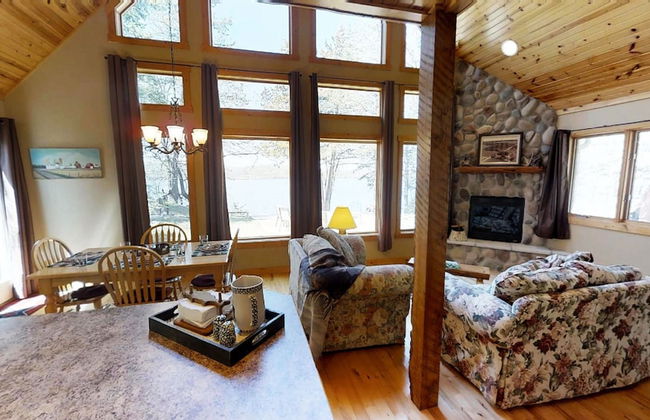 Lakefront Hideaway - Foto 16