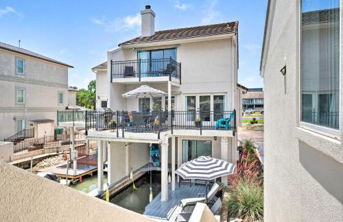 Waterfront Horseshoe Bay Retreat with Game Room! - Foto 2