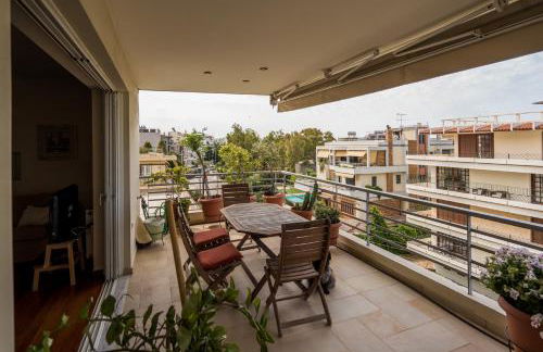 Family getaway, spacious and luxurious, sea view, terrace, 5 minutes from Voula beach, 30min from Athens center - Foto 10