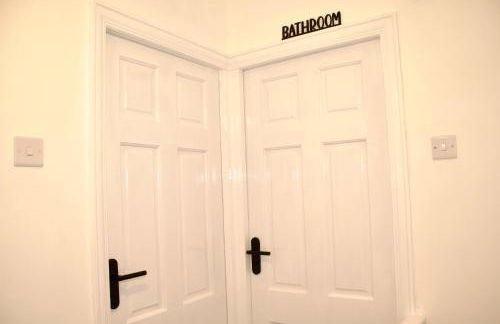 Cosy 2-Bed Home Near St Helens Centre - Free WiFi - Foto 14