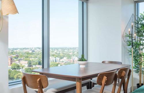 Central Square 3BR Condo with Downtown View Gym and Parking - Foto 19