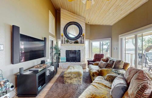 Refined Panoramic Paradise on Lake Travis with Boat Launch and Tesla Charger - Foto 7