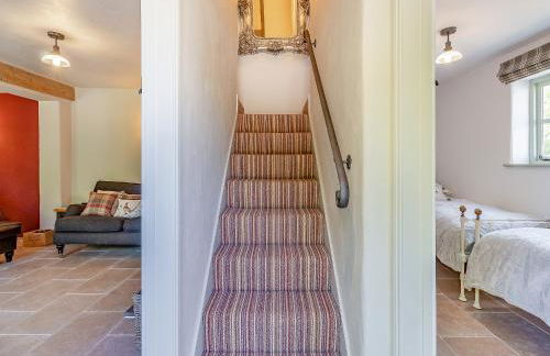 Queens Barn - Photo 23