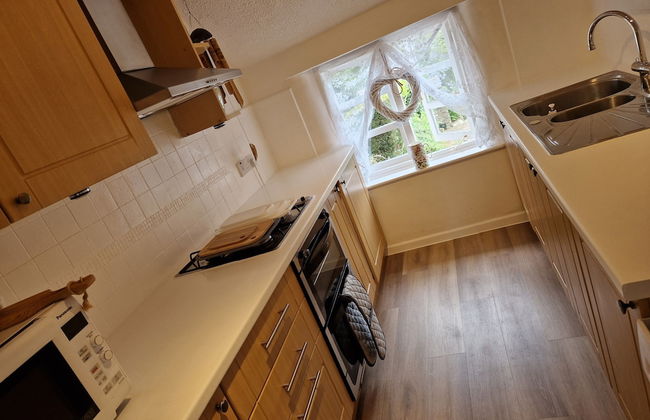 Lovely 2-bed Cottage in Coalbrookdale Telford - Photo 3
