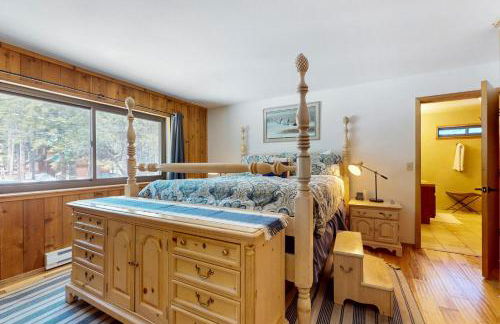 Tastefully-Updated, Classic Tahoe Family Home - Photo 11