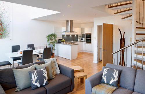 CITY CENTRE APARTMENT with Free Secure Underground Parking - Foto 11