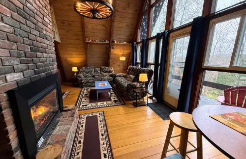 4M Cozy A-Frame in Bethlehem, NH - Fireplace, Firepit & Close to Skiing & Trails, Dogs welcome! - Photo 7