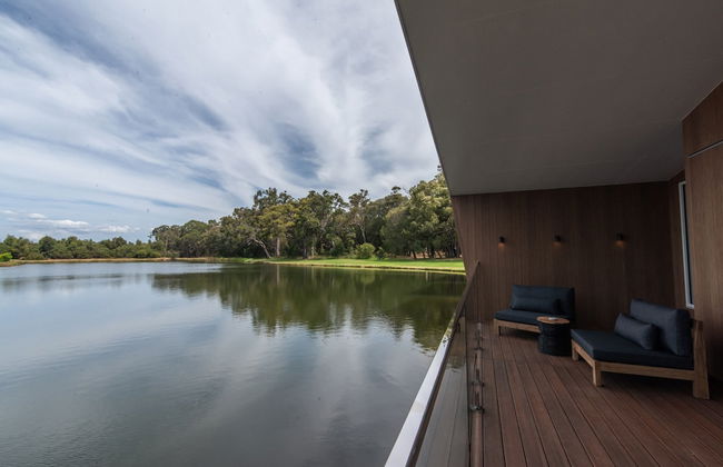 Edge Luxury Villas - Photo 21