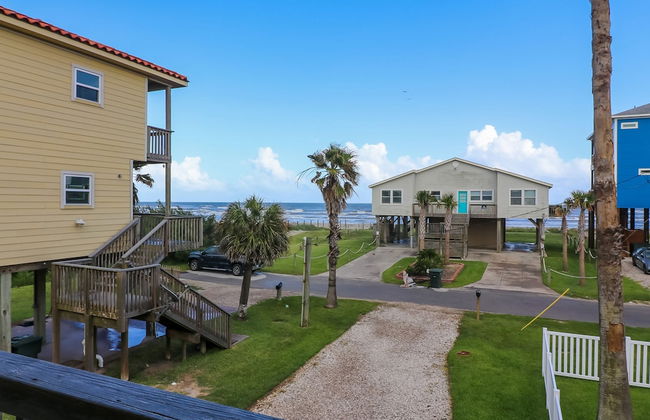 2nd Row Beach Home Ocean Views Old School Vibes - 1 min Walk to Sunny Beach - Foto 9