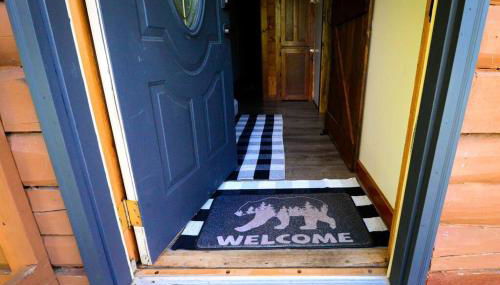 Cozy Cabin with Hottub at Cloverdale Cabins - Foto 5