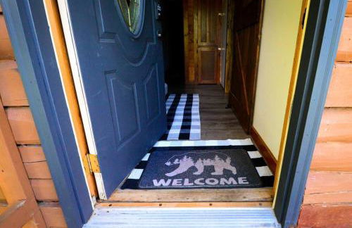 Cozy Cabin with Hottub at Cloverdale Cabins - Foto 5