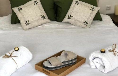 Central, Calm with Courtyard - Foto 27