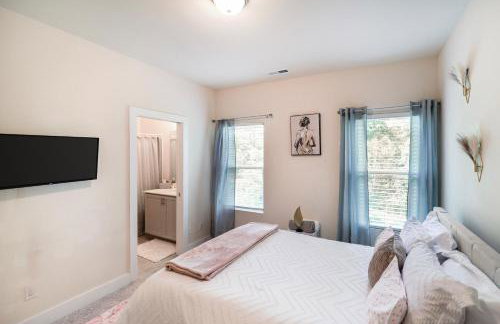 Stylish 3BR Home in CLT, Close to Downtown, Airport, WFH & Parking & Family Friendly & Business Ready - Foto 35