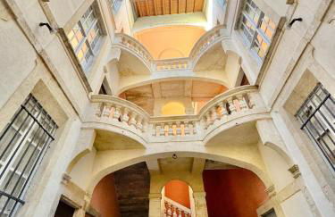 Au cœur du centre historique - Immeuble classé - Terrasse - climatisé - Foto 1