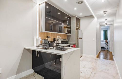 Mid-Century Stay 5BR and 5 Baths w PS5 & Laundry - Foto 8