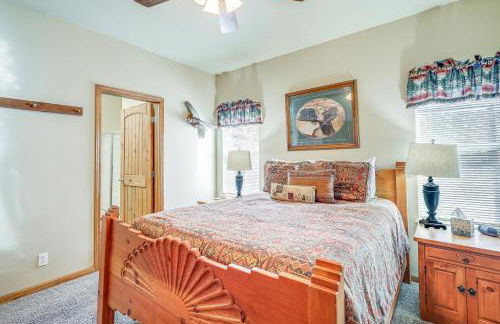 20 Mi to Taos Ski Valley Secluded Mtn-View Cabin! - Foto 12