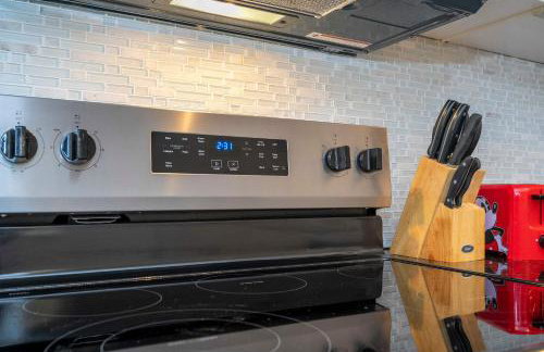 Cozy Townhouse with Private Pool in Kissimmee - Photo 59