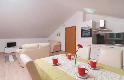 Five-Bedroom Holiday Home In Donji Humag - Photo 24