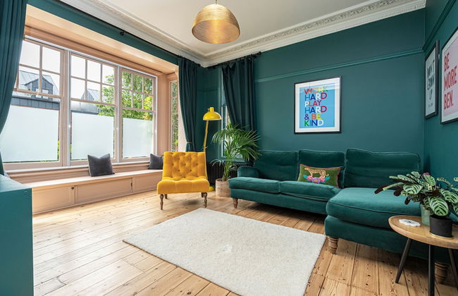 Chic and Colourful Family Home by Underthedoormat - Foto 36