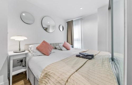 Modern London Stay with Luxe Comfort - Foto 21