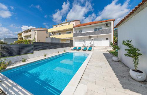 Apartman Luci - Private Heated pool - Photo 10