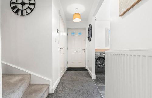 Spacious 3-Bed Home, Parking, Garden, Sleeps 7 - Foto 29