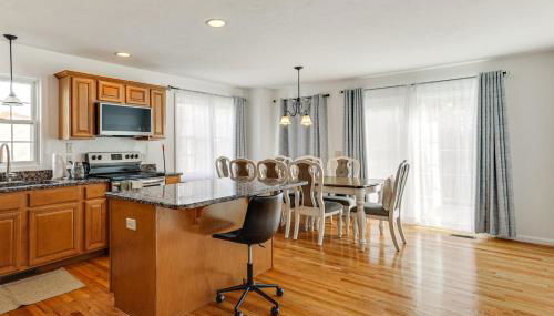 3 Mi to Dtwn Worcester! Spacious 2-Story Townhome! - Foto 5