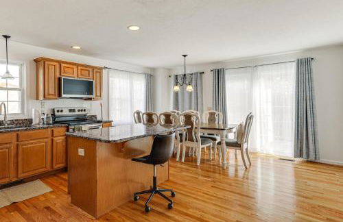 3 Mi to Dtwn Worcester! Spacious 2-Story Townhome! - Foto 5